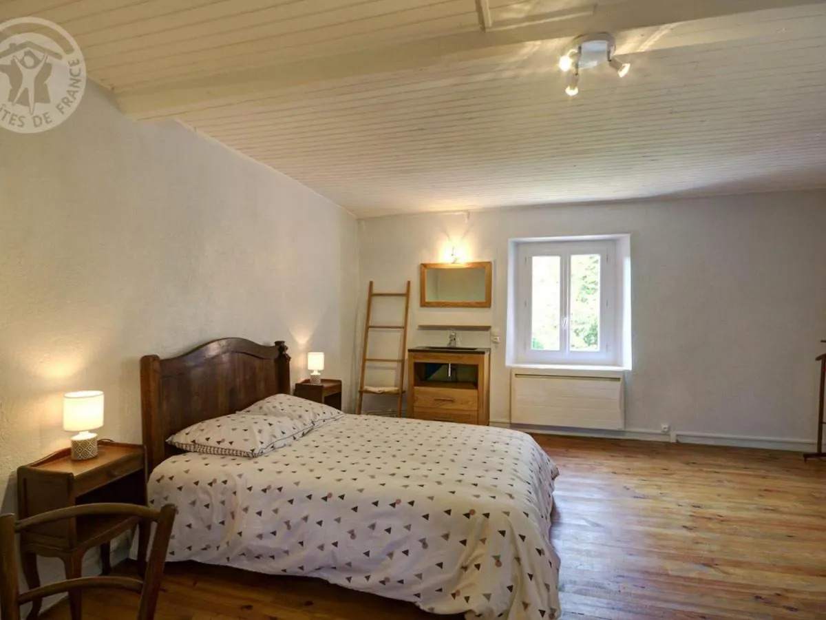 Holiday home Gite Spacieux Avec Jardin Arbore Et Jeux Enfants, A Proximite De St-Etienne Et Lyon - Fr-1-496-147 Montchal France