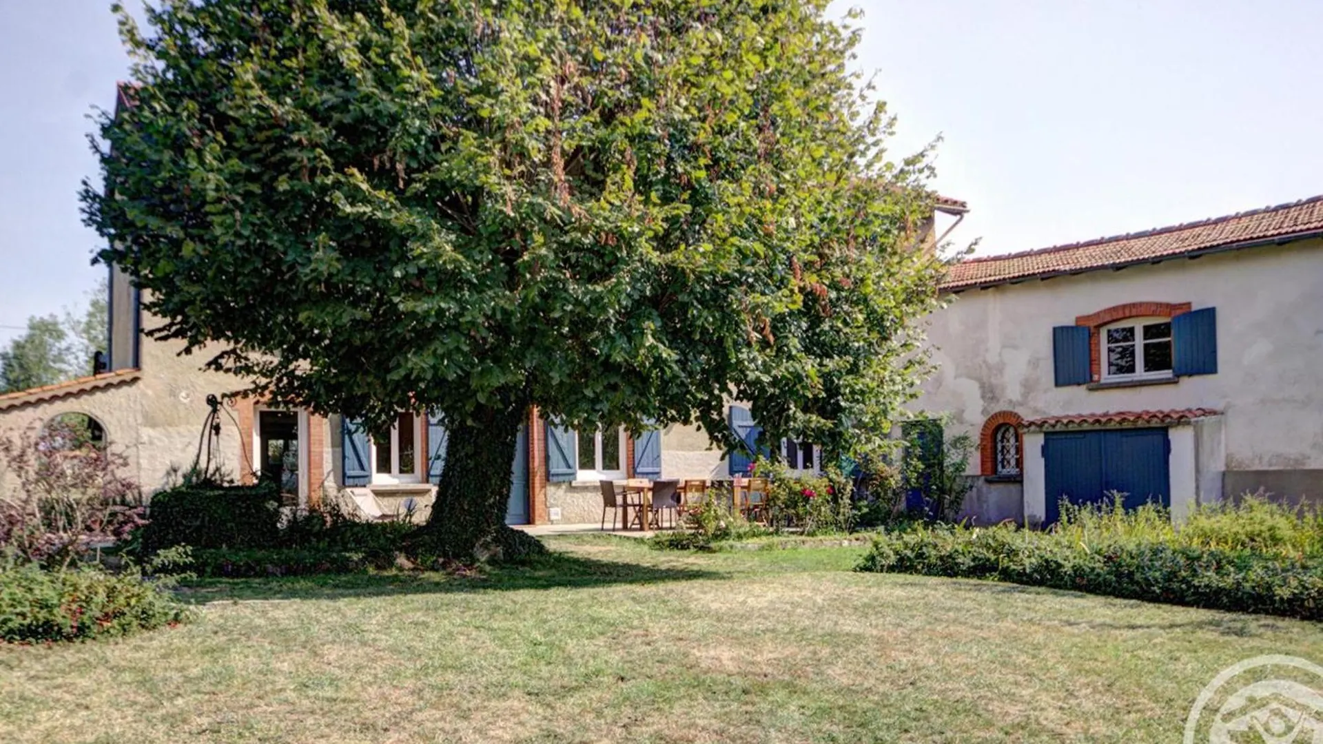 Holiday home Gite Spacieux Avec Jardin Arbore Et Jeux Enfants, A Proximite De St-Etienne Et Lyon - Fr-1-496-147 Montchal